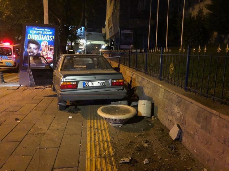 Ankara Çankayada feci kaza Kız arkadaşı kanlar içinde kaldı