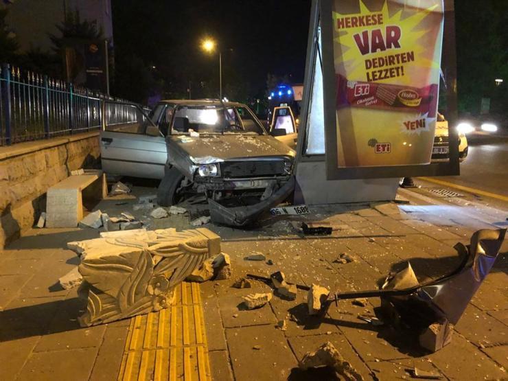 Ankara Çankayada feci kaza Kız arkadaşı kanlar içinde kaldı