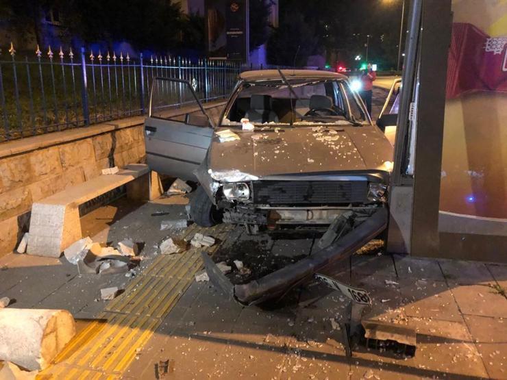 Ankara Çankayada feci kaza Kız arkadaşı kanlar içinde kaldı