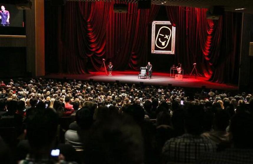 Cem Yılmazı birlikte izlediler