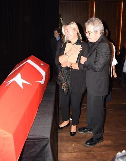 Tarık Ünlüoğlunun cenaze töreninde büyük ayıp Selçuk Yöntemin parasını çaldılar