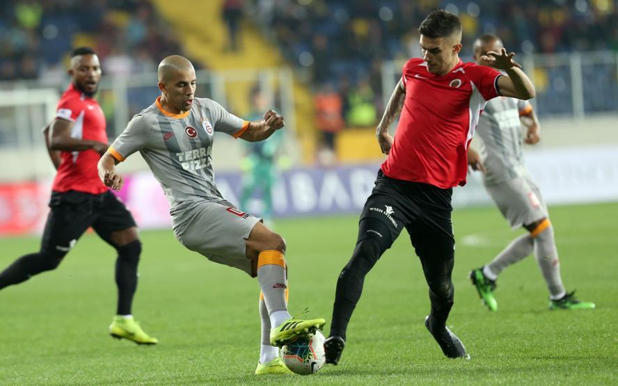 Galatasarayda Feghouli krizi Terim çok sinirlendi