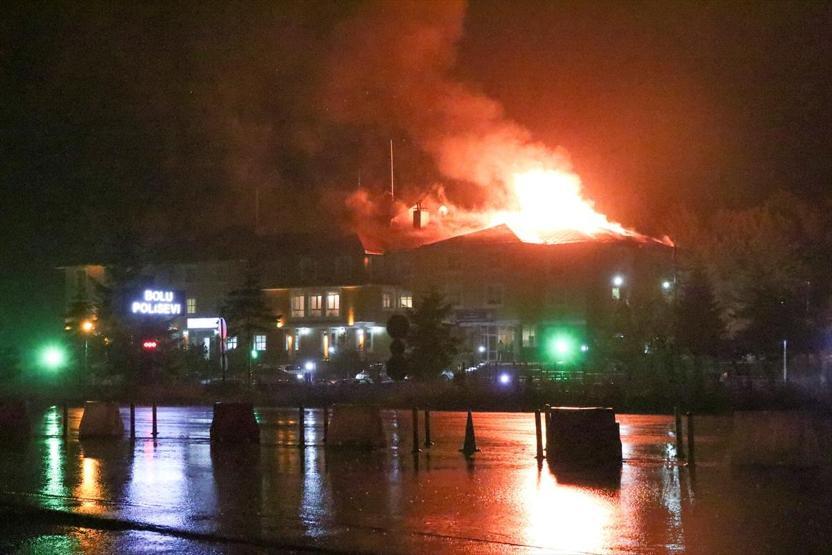 Polisevinde gece yarısı yangın
