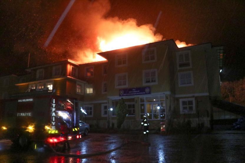 Polisevinde gece yarısı yangın