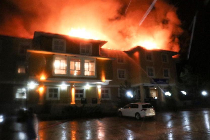 Polisevinde gece yarısı yangın
