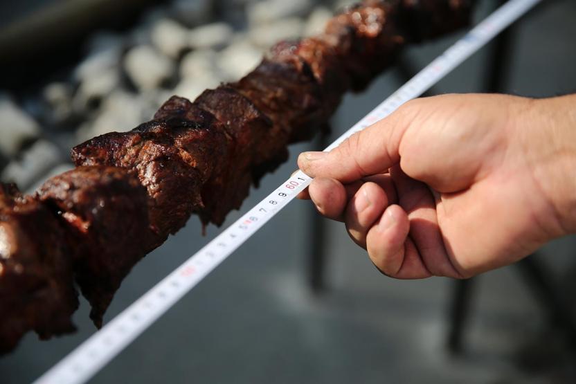 Adanada tek şişte et pişirme rekoru kırıldı