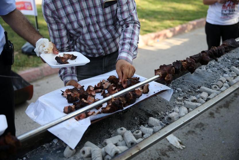 Adanada tek şişte et pişirme rekoru kırıldı