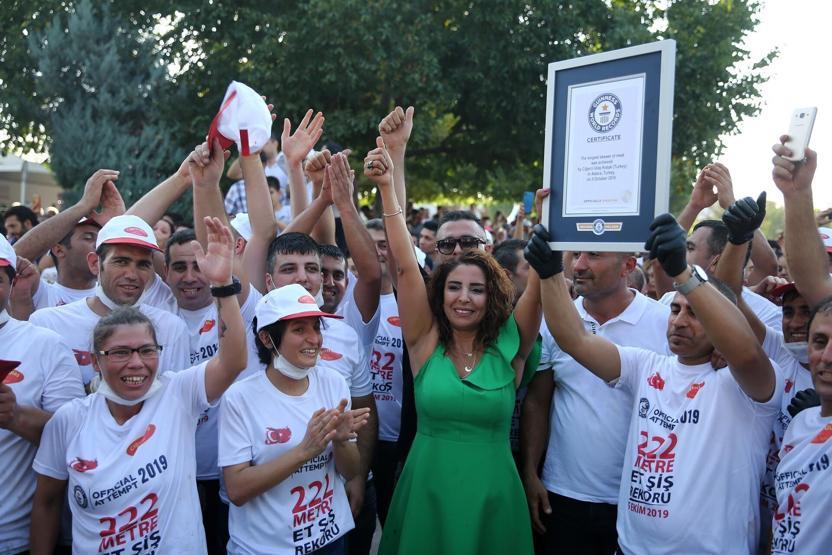 Adanada tek şişte et pişirme rekoru kırıldı