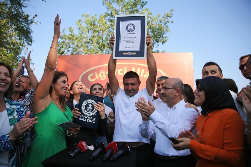 Adanada tek şişte et pişirme rekoru kırıldı