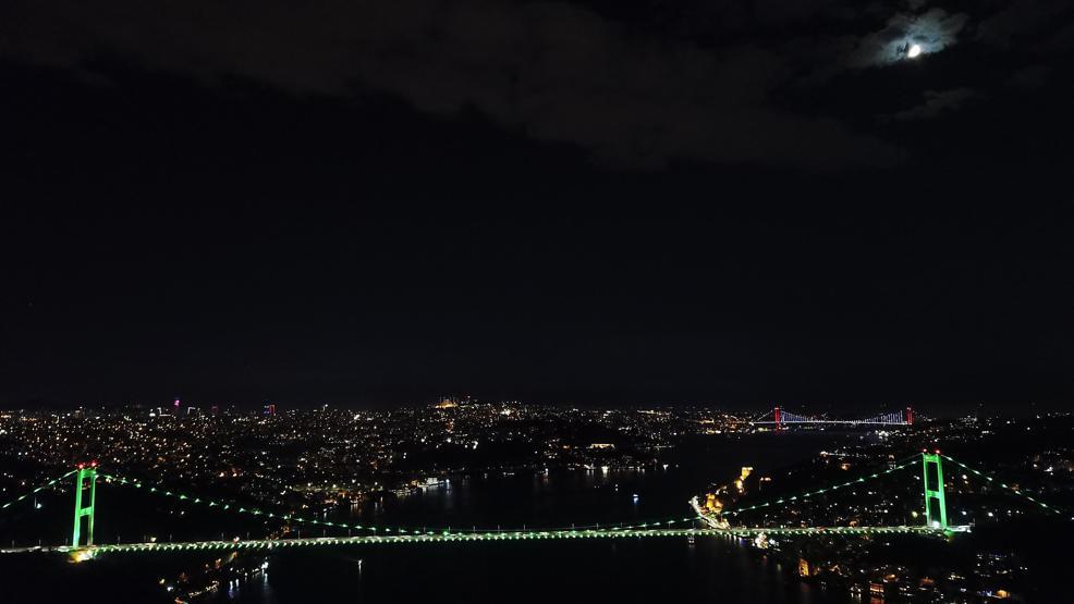 İstanbul serebral palsi için yeşile büründü