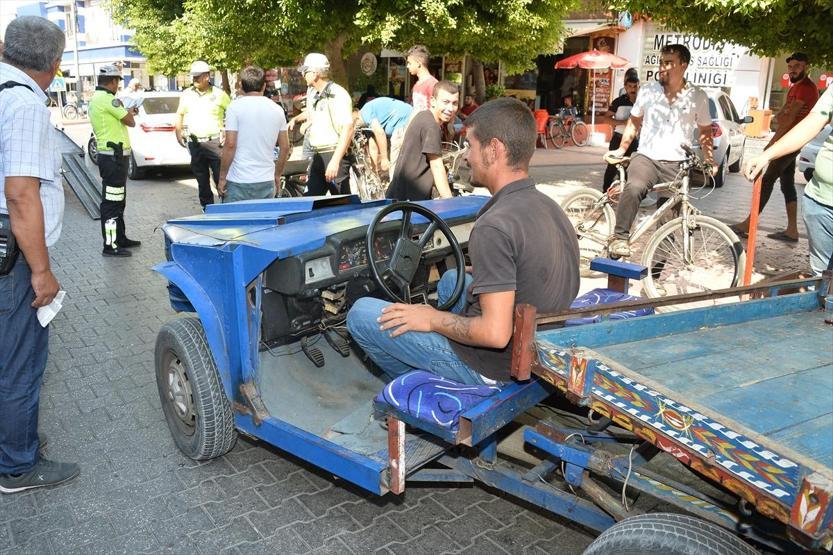 Polisi şaşırtan at arabası trafikten men edildi