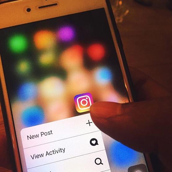 Instagram iOSa karanlık mod geldi