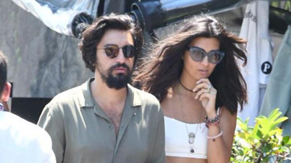 Tuba Büyüküstün-Umut Evirgenden aşk pozu