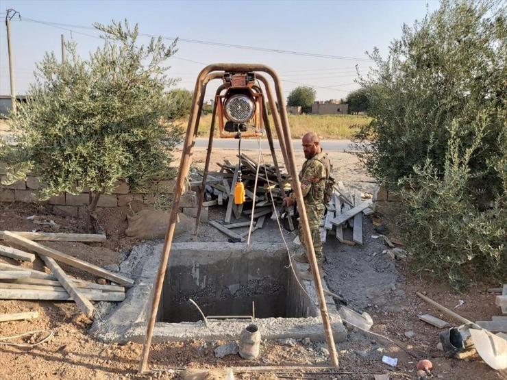 Fıratın doğusunda terör örgütü YPG/PKKnın kazdığı tünel ortaya çıkarıldı