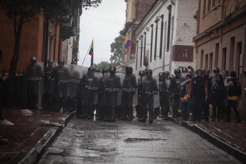 Kolombiyada protestolar büyüyor: Öğrencilerle polisler arasında arbede