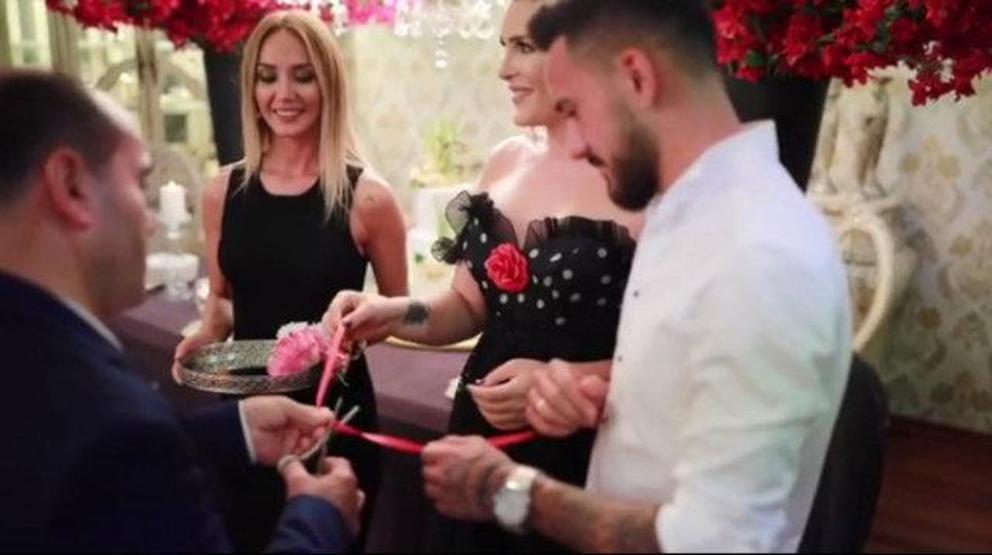 Selin Ciğerci ve Gökhan Çıra nişanlandı