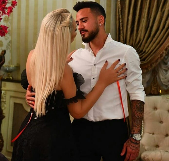 Selin Ciğerci ve Gökhan Çıra nişanlandı