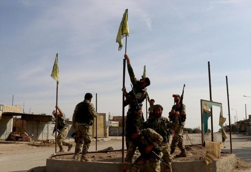 Suriye Milli Ordusu YPG/PKKnın sözde bayraklarını indirdi