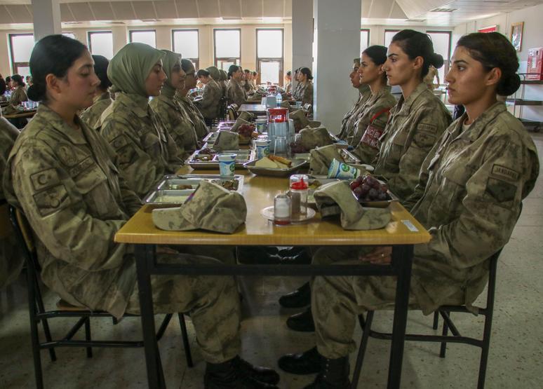 Jandarma Kadın Astsubaylar “Barış Pınarı”nda görev almak için hazır