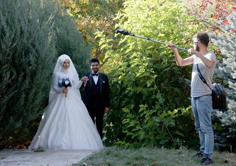 Botanik park evlenecek çiftlerin fotoğraf stüdyosu oldu