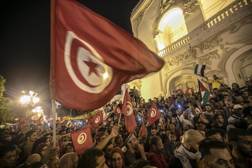 Tunusun yeni cumhurbaşkanı Kays Said oldu