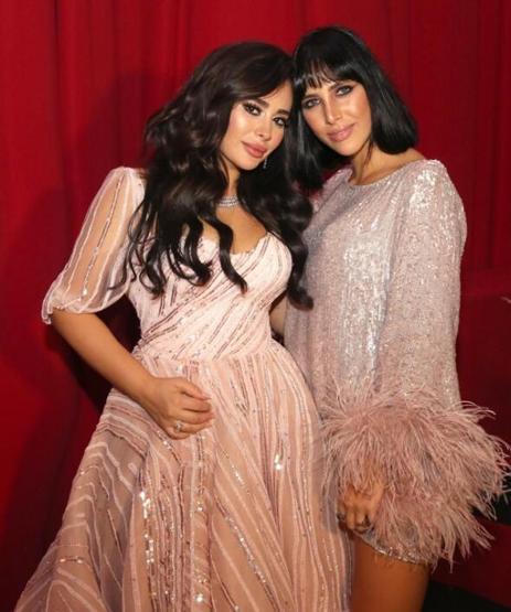Zehra Çilingiroğlu güzelliğiyle kına gecesine damga vurdu