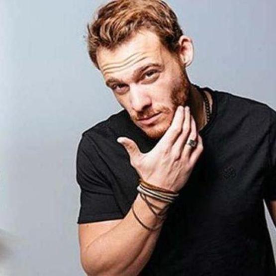 Kerem Bürsin: Sarımsak yiyip öpmemi istiyordu