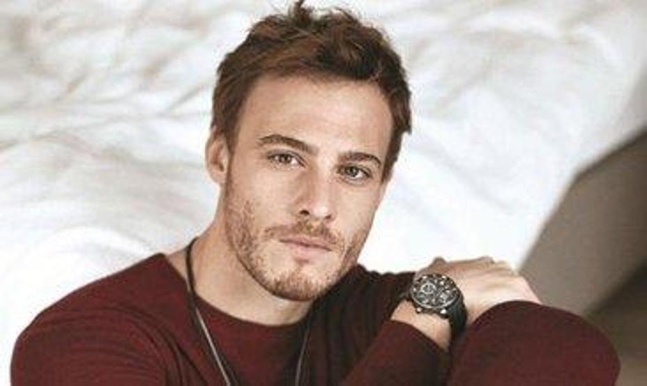 Kerem Bürsin: Sarımsak yiyip öpmemi istiyordu