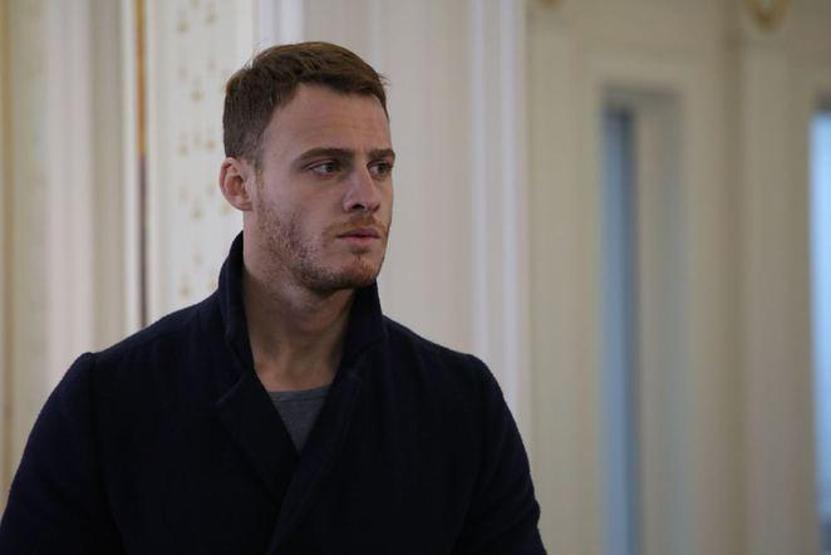 Kerem Bürsin: Sarımsak yiyip öpmemi istiyordu
