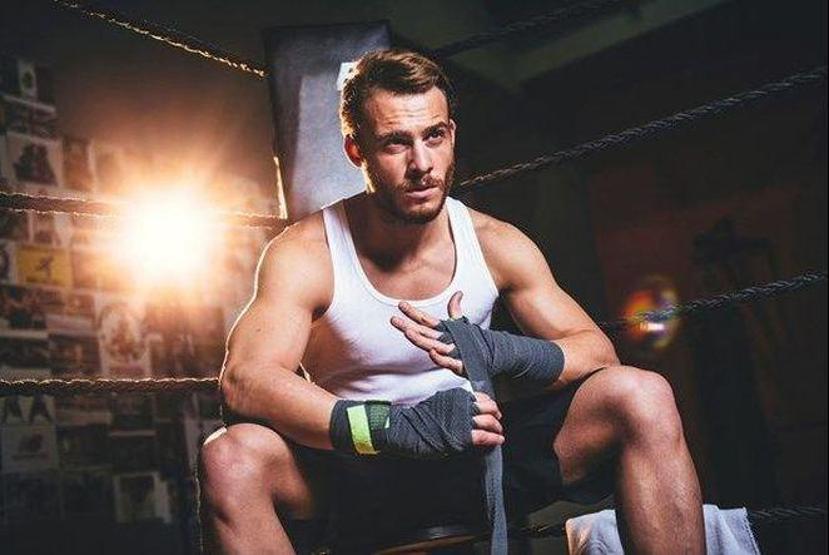 Kerem Bürsin: Sarımsak yiyip öpmemi istiyordu