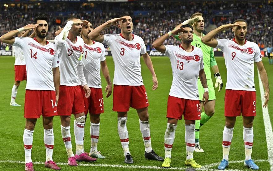 Mert Günok kurtardı, Kaan Ayhan attı