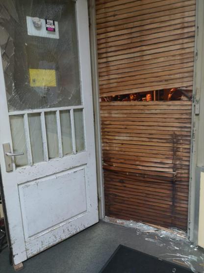 Terör örgütü yandaşları Almanyada cami ve iş yerlerine zarar verdi