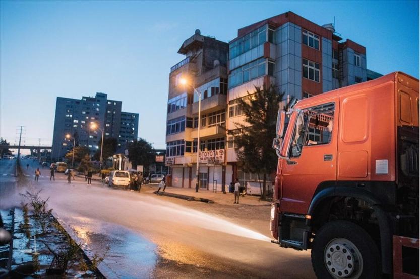 Başbakan tankerle ağaçları suladı