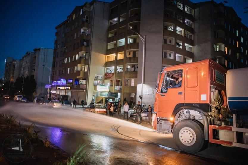 Başbakan tankerle ağaçları suladı
