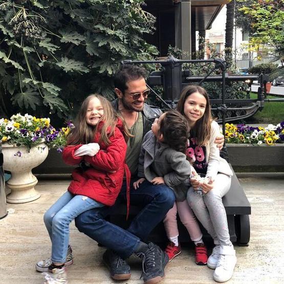 Ozan Doğulu kızları ve sevgilisiyle alışverişte