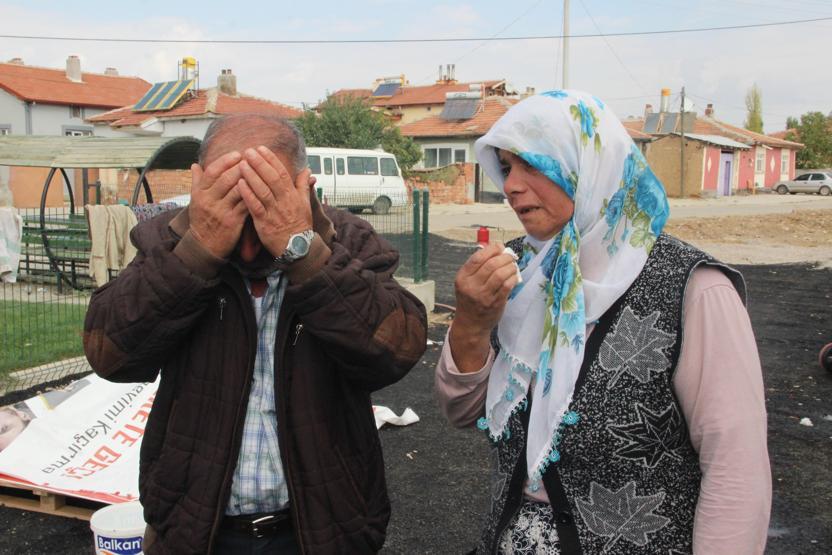 Akıllara durgunluk veren olay... Gittikleri her ev ve elbiseleri aniden yanıyor