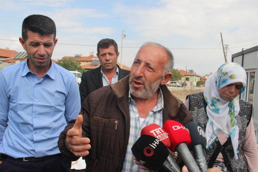 Akıllara durgunluk veren olay... Gittikleri her ev ve elbiseleri aniden yanıyor