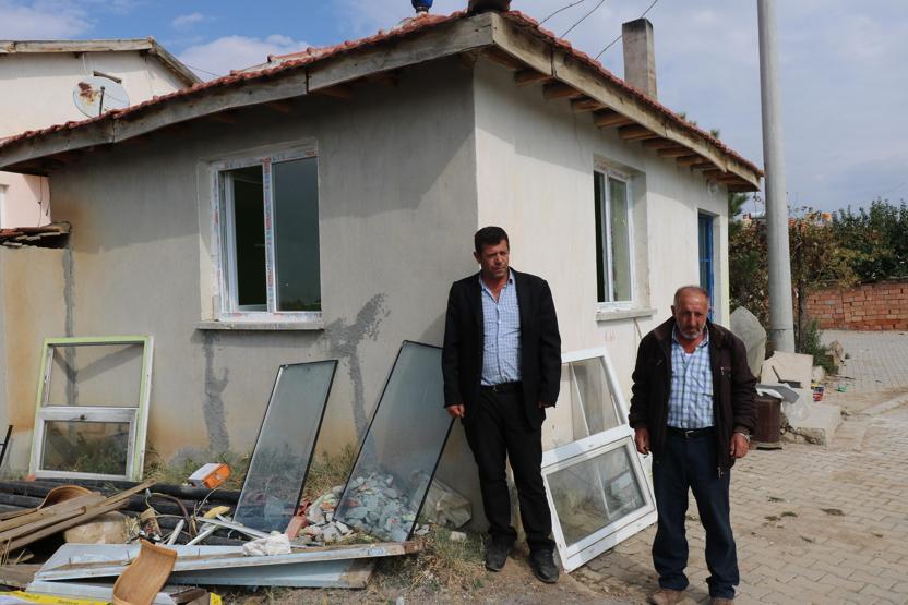 Akıllara durgunluk veren olay... Gittikleri her ev ve elbiseleri aniden yanıyor