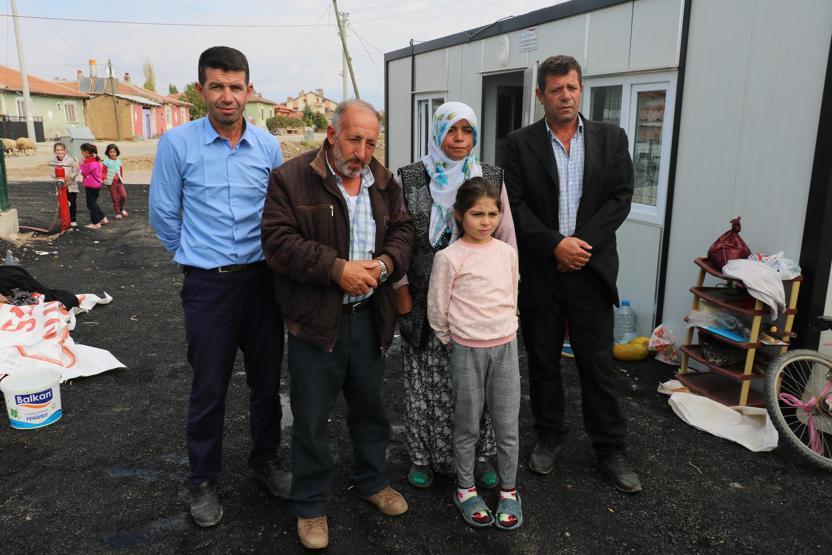 Akıllara durgunluk veren olay... Gittikleri her ev ve elbiseleri aniden yanıyor