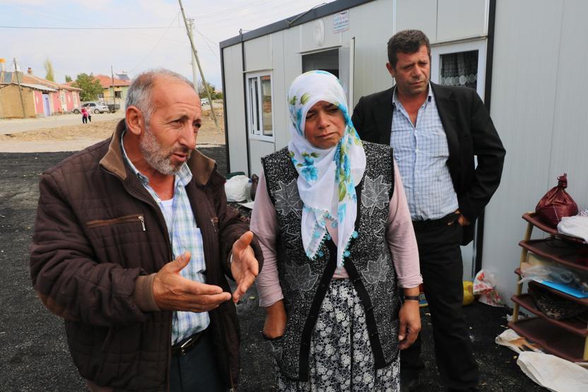 Akıllara durgunluk veren olay... Gittikleri her ev ve elbiseleri aniden yanıyor