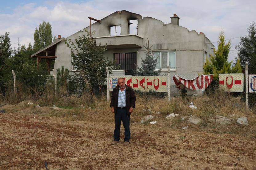 Akıllara durgunluk veren olay... Gittikleri her ev ve elbiseleri aniden yanıyor