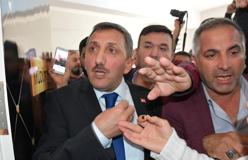 Tahliye edilen okulda veliler eylem yaptı