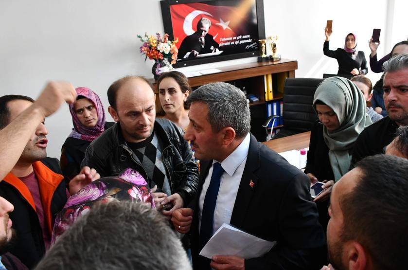 Tahliye edilen okulda veliler eylem yaptı