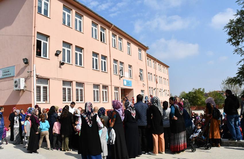 Tahliye edilen okulda veliler eylem yaptı