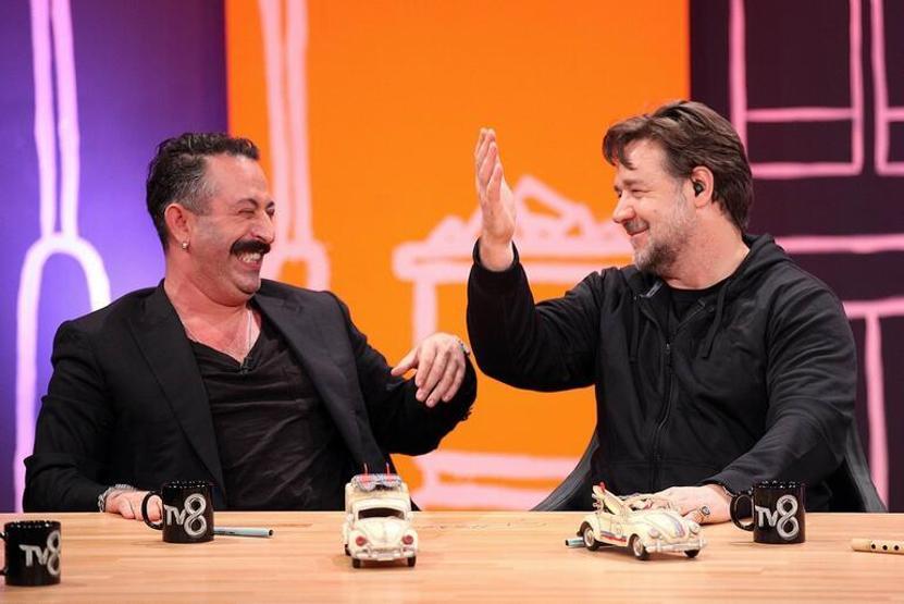 Russell Crowe Cem Yılmazı tebrik etti