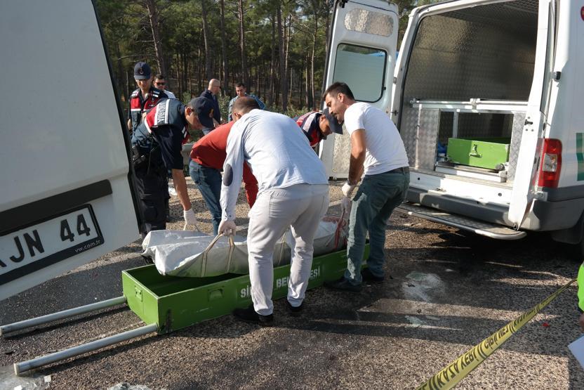 Son dakika... Akkuyuda çalışan Rus mühendisleri taşıyan minibüs kaza yaptı: 2 ölü, 11 yaralı