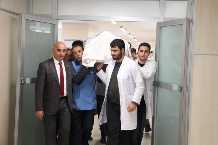 8 yıllık kadavra törenle toprağa verildi