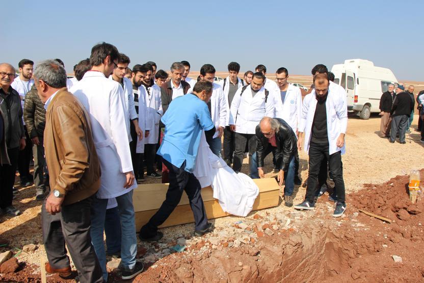 8 yıllık kadavra törenle toprağa verildi
