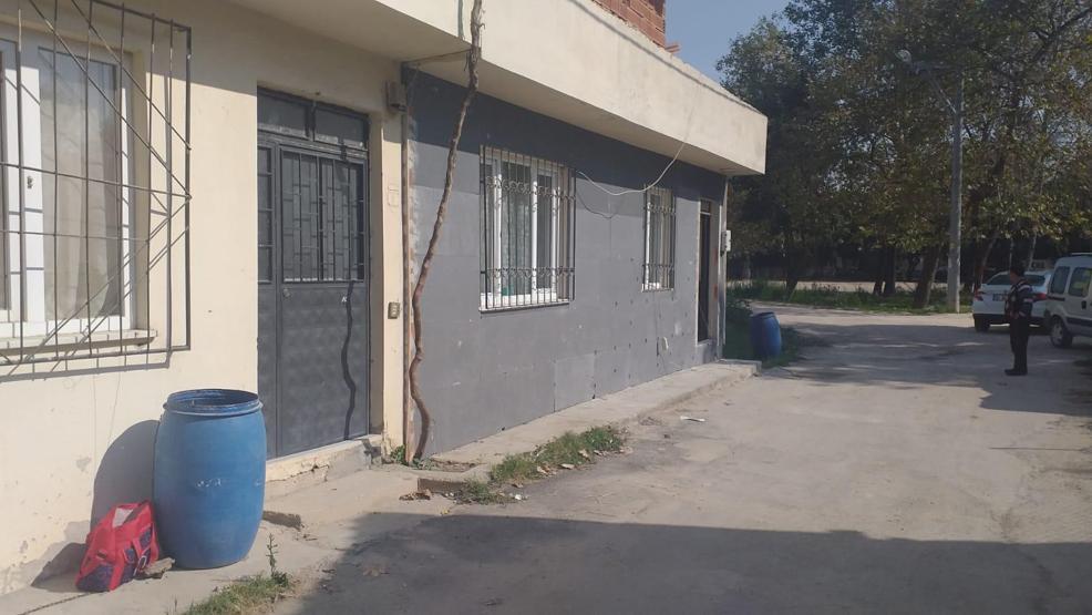Bebeğini çöp kovasının yanına terk etti