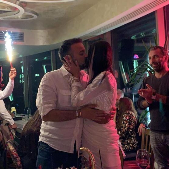 Süreyya’dan eşine altın akrep